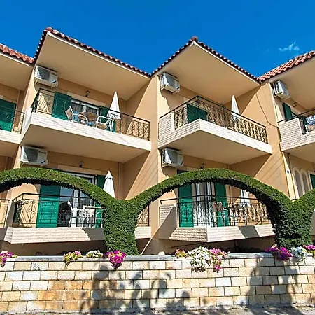 Konstantinos & 2 Aparthotel 3*