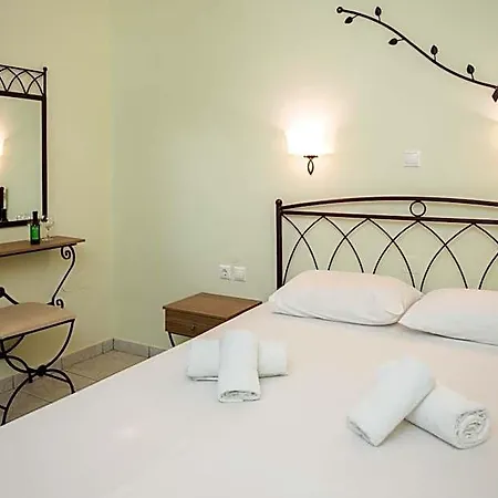 Konstantinos & 2 Aparthotel 3*