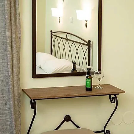 Konstantinos & 2 Aparthotel 3*
